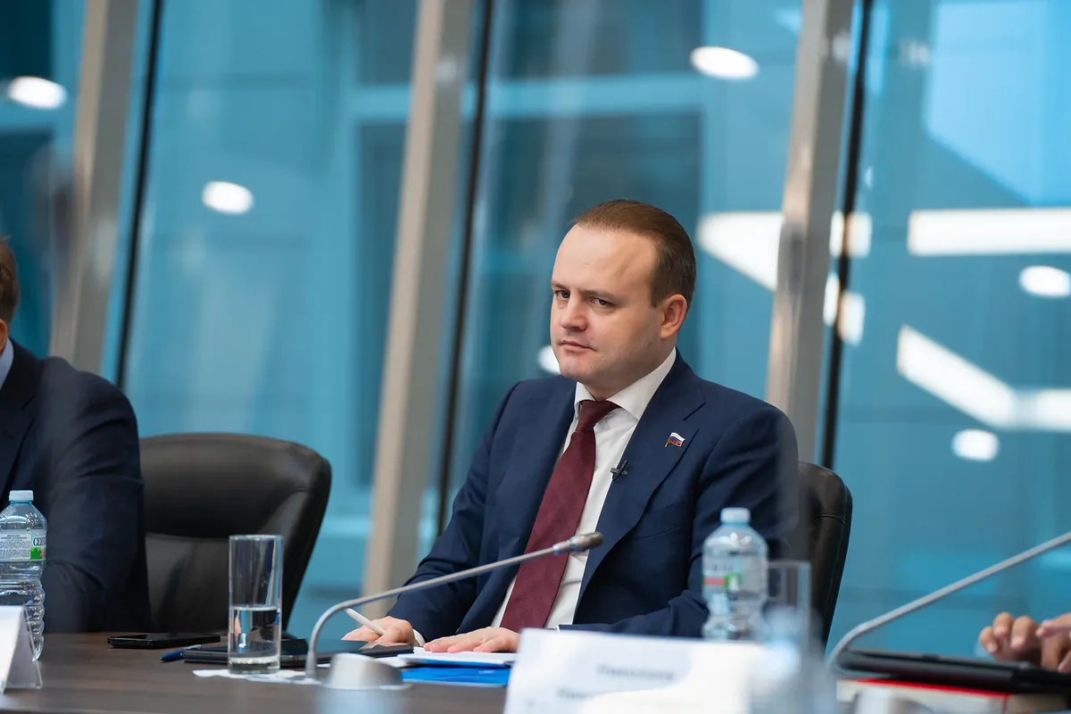 Владислав Даванков. Фото: <a href="https://newpeople.ru/News/vice-spiker-gosdumy-vladislav-davankov-predlozhil-zakupat-dlya-chinovnikov-tol-ko-otechestvennye-mashiny">Партия «Новые люди»</a>