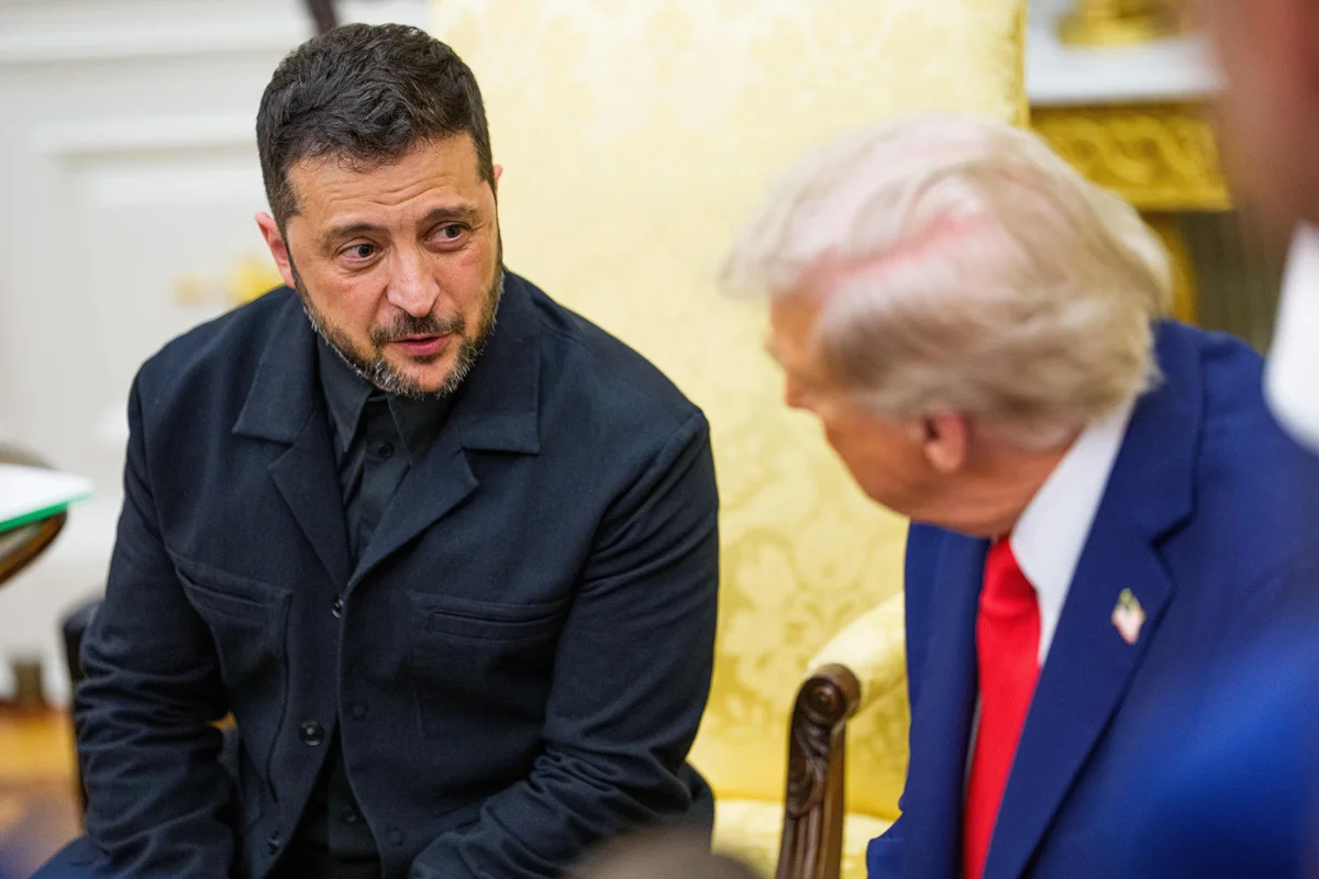 Президент США Дональд Трамп во время встречи с президентом Украины Владимиром Зеленским в Овальном кабинете Белого дома, Вашингтон, округ Колумбия, США, 18 августа 2025 года. Фото: Aaron Schwartz / EPA