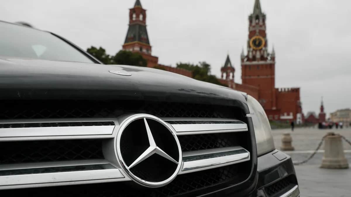 A Mercedes-Benz parked on Moscow’s Red Square, 29 August 2023. Photo: EPA-EFE/YURI KOCHETKOV