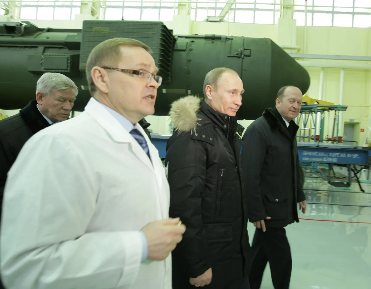 Владимир Путин на Воткинском заводе, март 2011 года. Фото: <a href="https://commons.wikimedia.org/w/index.php?curid=17776398">Wikimedia Commons</a>, CC BY 4.0