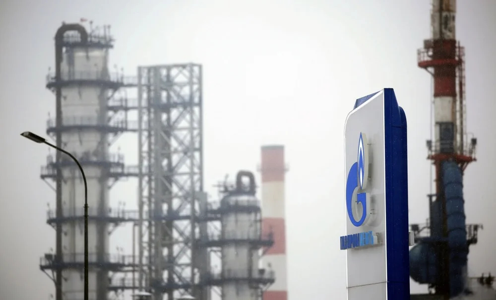 A Gazpromneft gas station in Moscow, 30 December 2022. Photo: EPA/MAXIM SHIPENKOV
