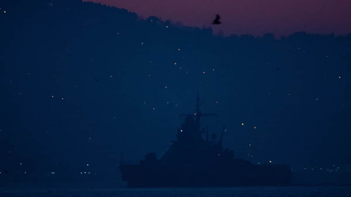 Корвет ВМФ России «Дмитрий Рогачев», 16 февраля 2022 года. Фото: Burak Kara / Getty Images
