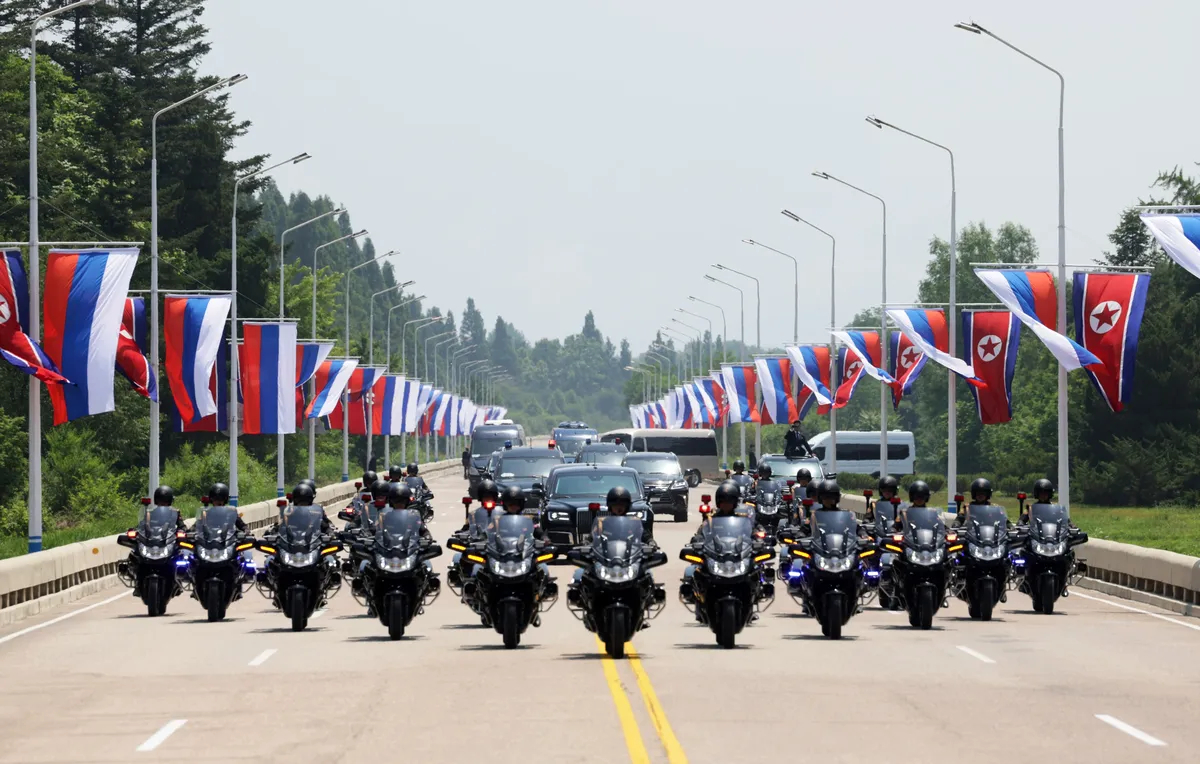 A heavily guarded motorcade carries Putin and Kim through Pyongyang on 19 June 2024. Photo: EPA-EFE / GAVRIIL GRIGOROV / SPUTNIK / KREMLIN POOL 