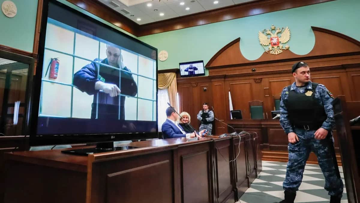 Alexey Navalny attending a court hearing via video link in May 2022. Photo: Maxim Shipenkov / EPA-EFE