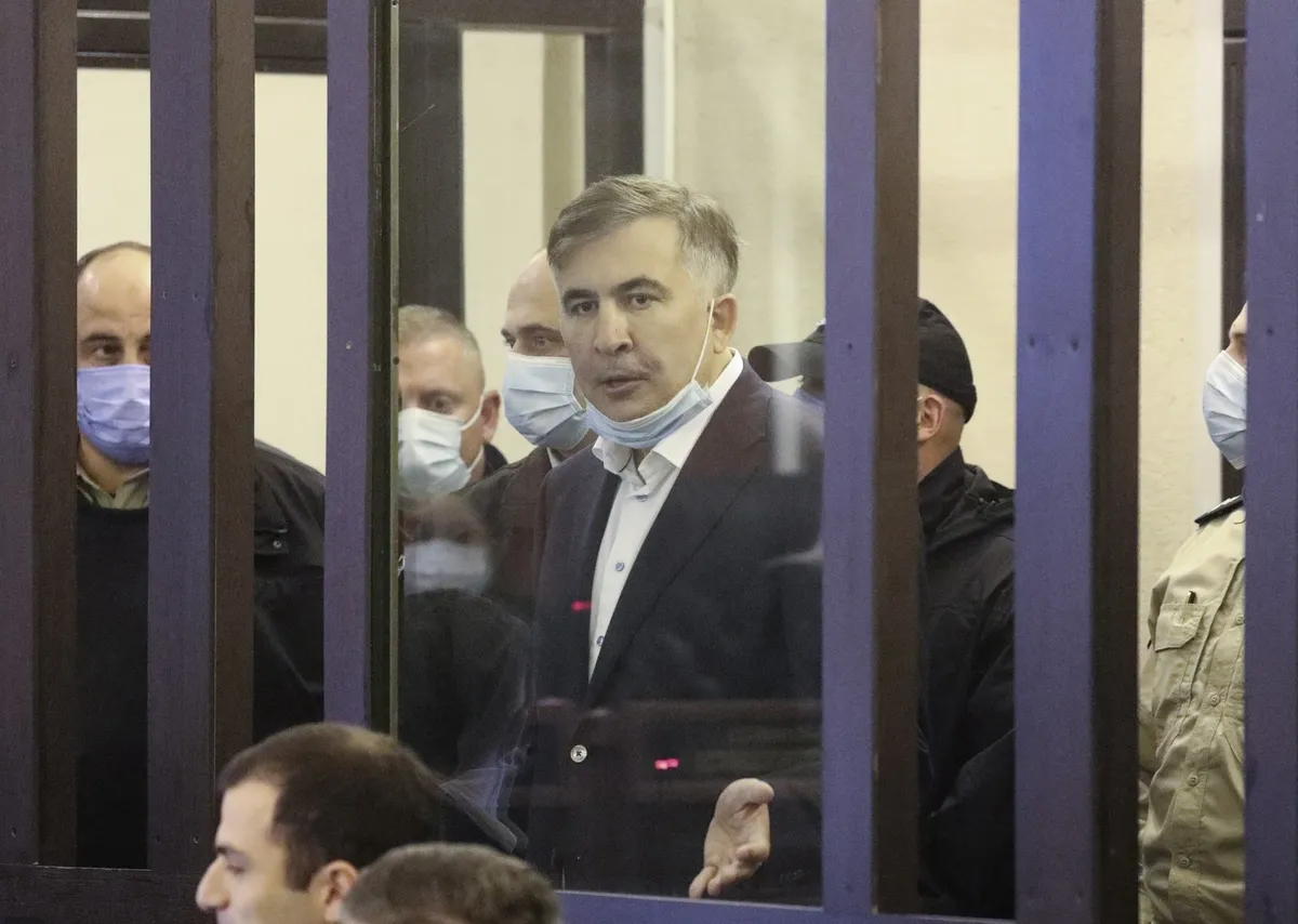 Михаил Саакашвили в суде, Тбилиси, 29 ноября 2021 года. Фото: Irakli Gedenidze / Reuters / Pool / Anadolu Agency / Getty Images