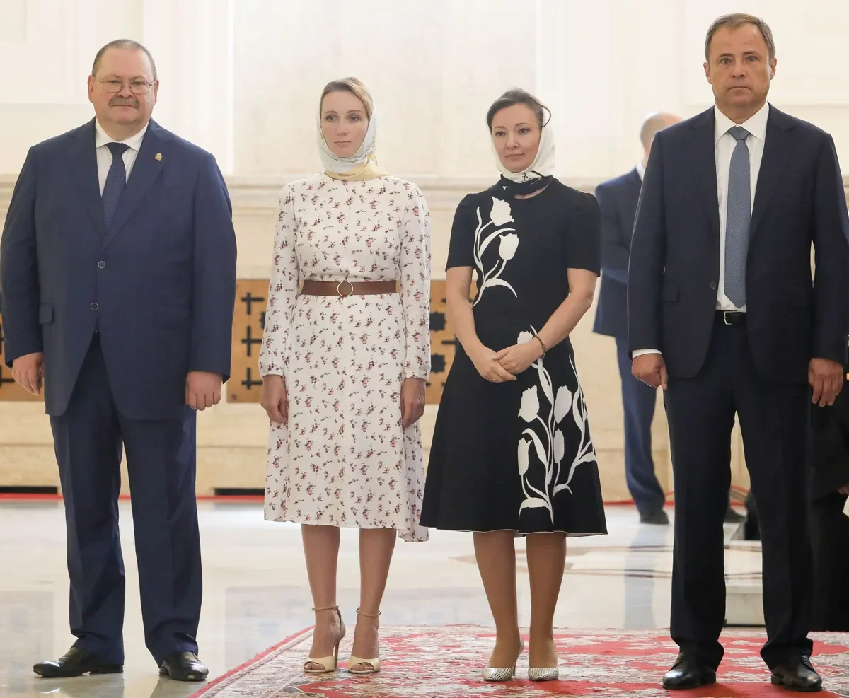 Maria Lvova-Belova (middle left), Anna Kuznetsova (middle right). Photo: <a href="https://commons.wikimedia.org/w/index.php?curid=119590381" rel="noopener noreferrer" title="https://commons.wikimedia.org/w/index.php?curid=119590381">Wikimedia Commons</a>, CC BY-SA 4.0
