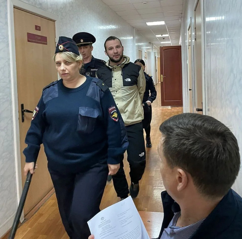 Илья Бабурин в зале суда. Фото: Зона солидарности / Telegram