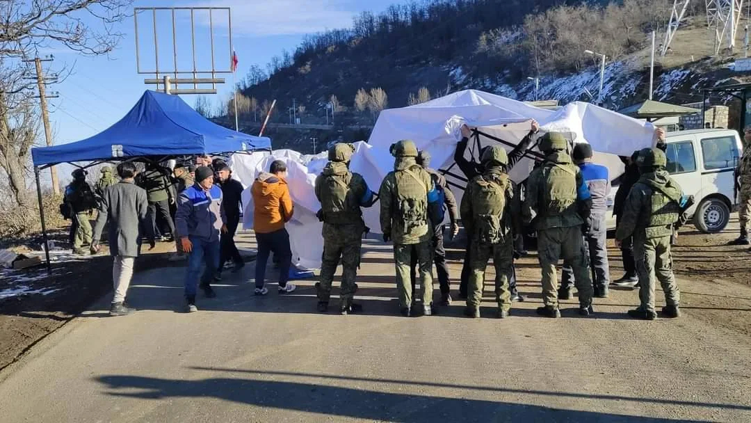 Azerbaijani ecologists setting up camp on the road connecting Armenia and Karabakh. The Lachin corridor, December 2022. Photo: Telegram