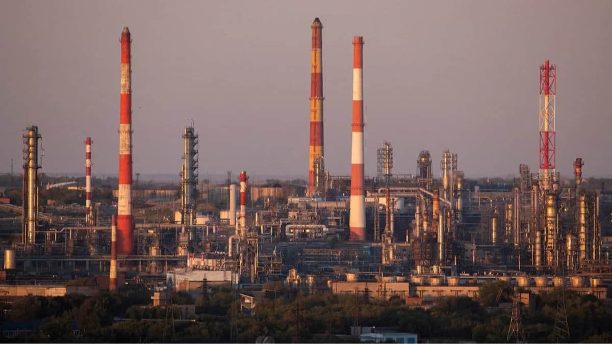 An oil refinery in Orsk, in Russia’s Orenburg region, on 28 August 2025. Photo: AFP / Scanpix / LETA