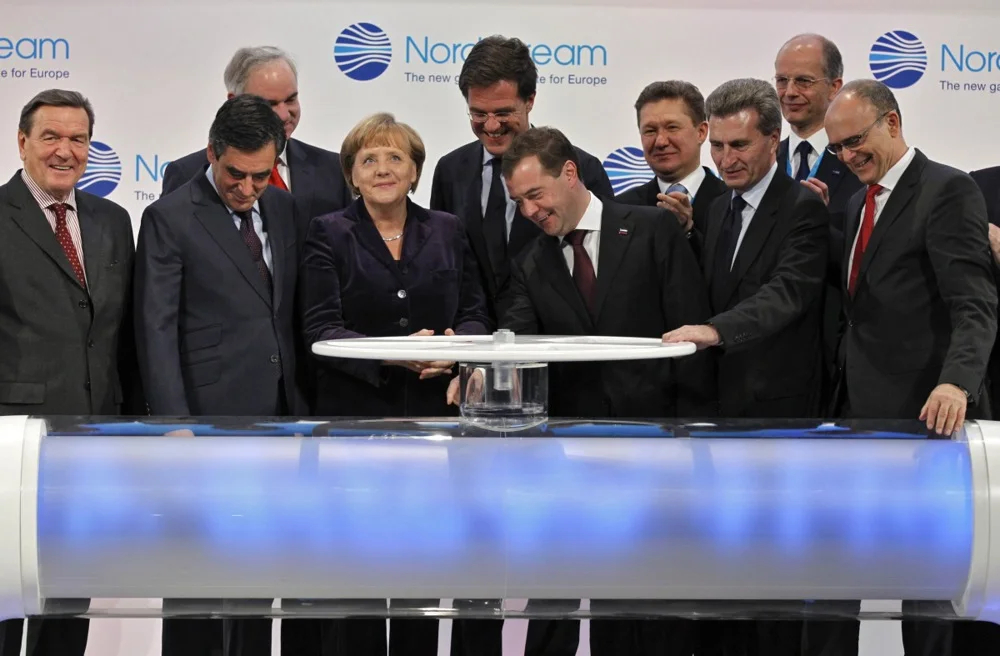 Gerhard Schröder (front L) Francois Fillon (front 2-L), Angela Merkel (front 3-L), Mark Rutte (back 2-L) and Dmitry Medvedev (front 4-L) pose during a ceremony of launching the Nord Stream gas pipeline. Photo: EPA/DMITRY ASTAKHOV/RIA NOVOSTI/KREMLIN POOL 