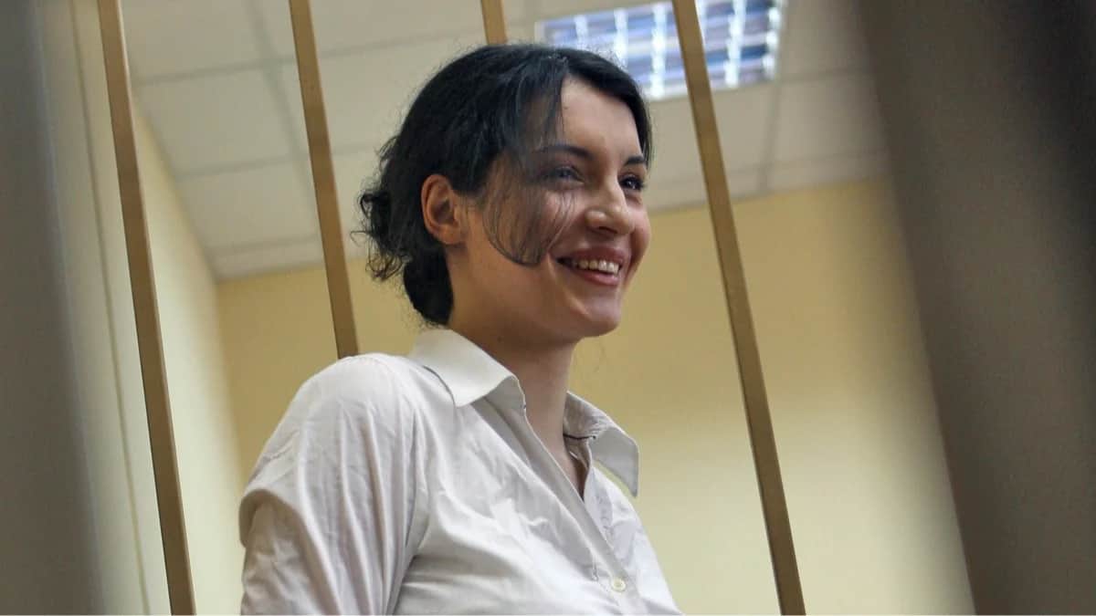 Евгения Хасис на заседании Басманного суда по делу о продлении ее ареста, 17 августа 2010 года. Фото: Сергей Киселев / Коммерсантъ / Sipa USA / Vida Press
