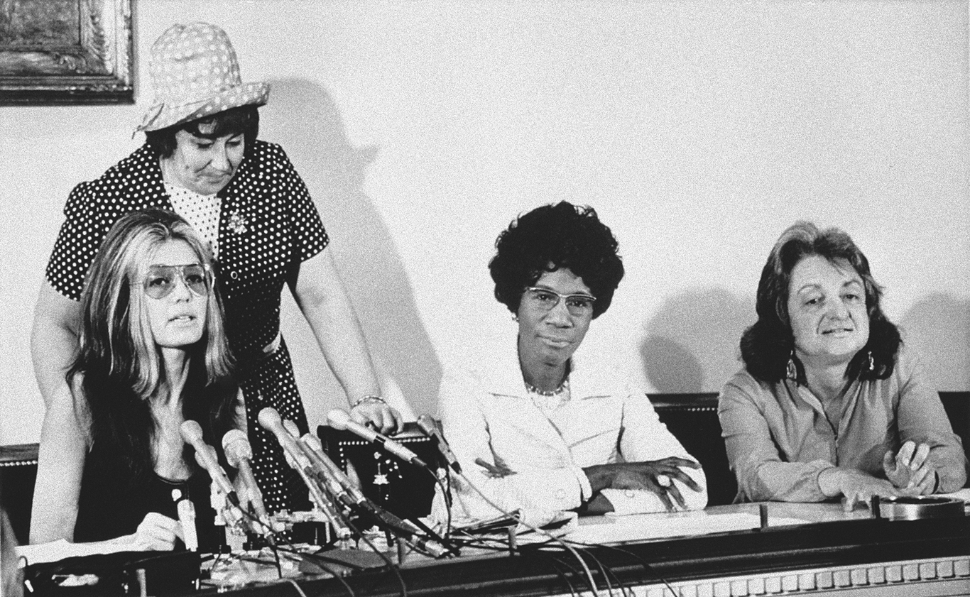 Участницы Национального женского политического кокуса (National Women's Political Caucus) на пресс-конференции в Вашингтоне, США. 12 июля 1971 года. Слева направо: Глория Стайнем, член Палаты представителей от штата Нью-Йорк Белла Абзуг, член Палаты представителей от штата Нью-Йорк Ширли Чисхолм и правозащитница Бетти Фридан. Фото: Charles Gorry / AP / Scanpix / LETA
