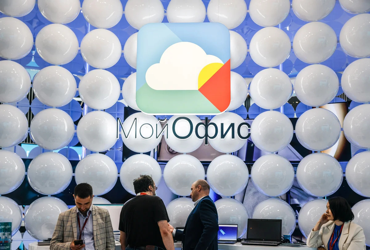 Логотип компании-разработчика программного обеспечения «МойОфис» на Петербургском международном экономическом форуме, 15 июня 2022 года. Фото: Максим Шеметов / Reuters / Scanpix / LETA