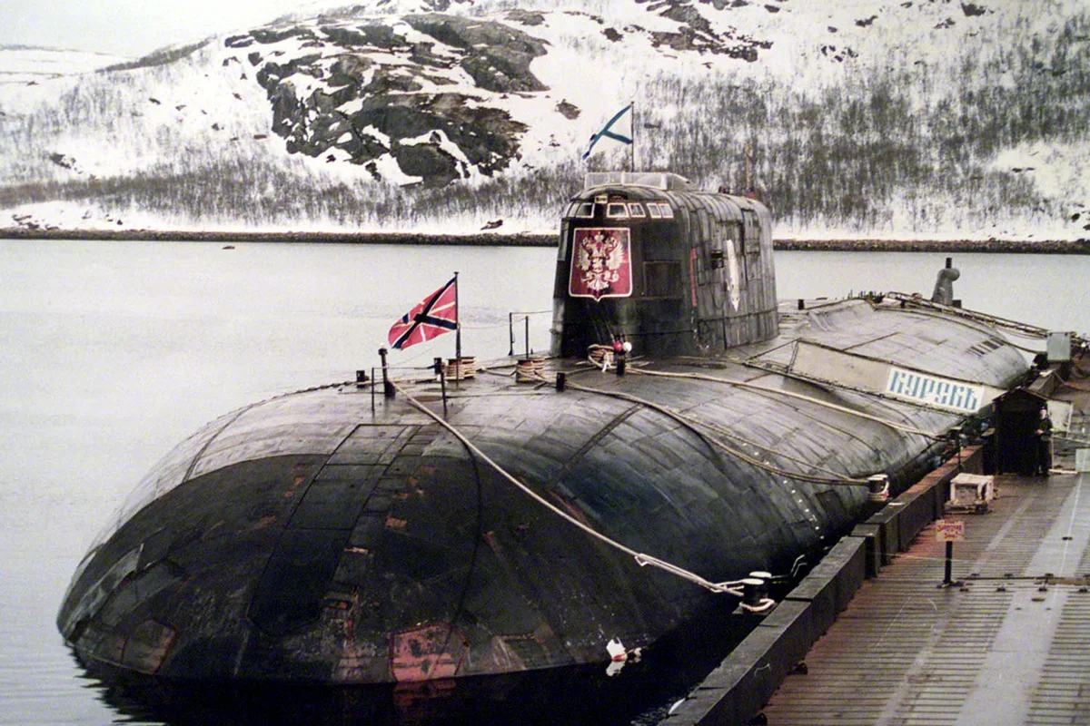 Атомная подводная лодка «Курск», пришвартованная в военно-морской базе Видяево, Мурманская область, май 2000 года. Фото: Reuters / Scanpix / LETA
