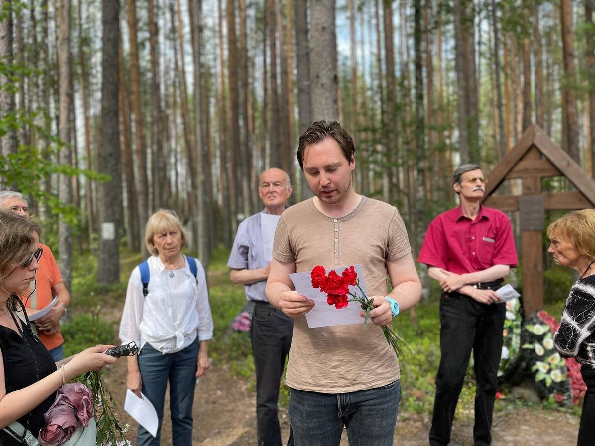 Activists read out the names of Stalin’s victims at the Sandarmokh memorial site in Karelia, northwestern Russia, 5 August 2025. Photo: Telegram / This_is_Goncharov