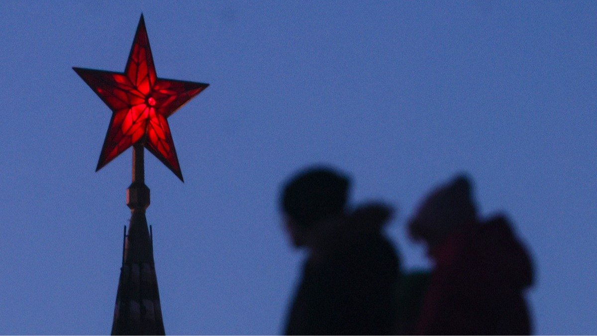 Друзьям — деньги, остальным — закон