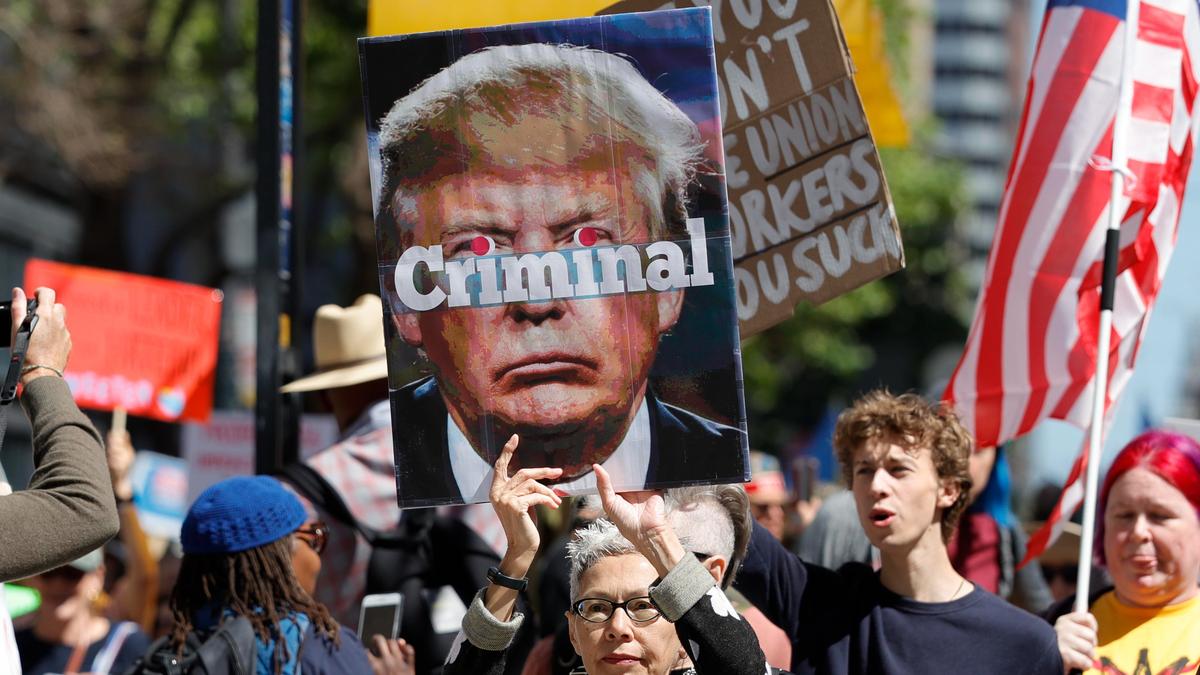 В США прошла третья волна протестов против политики Трампа