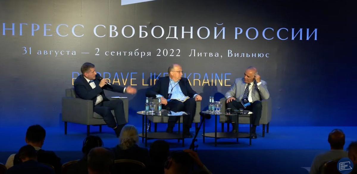 Слева направо: Константин Эггерт, Андюс Кубилюс и Гарри Каспаров. Фото: скрин  видео