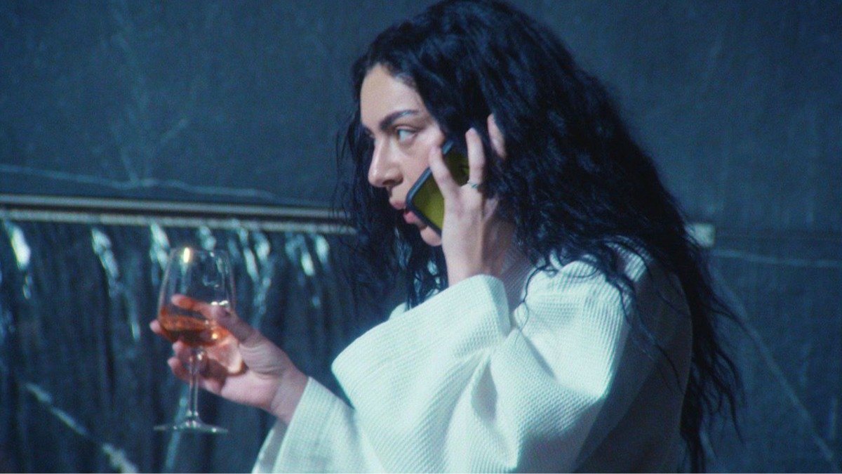 Большой brat, неловкий «Момент»