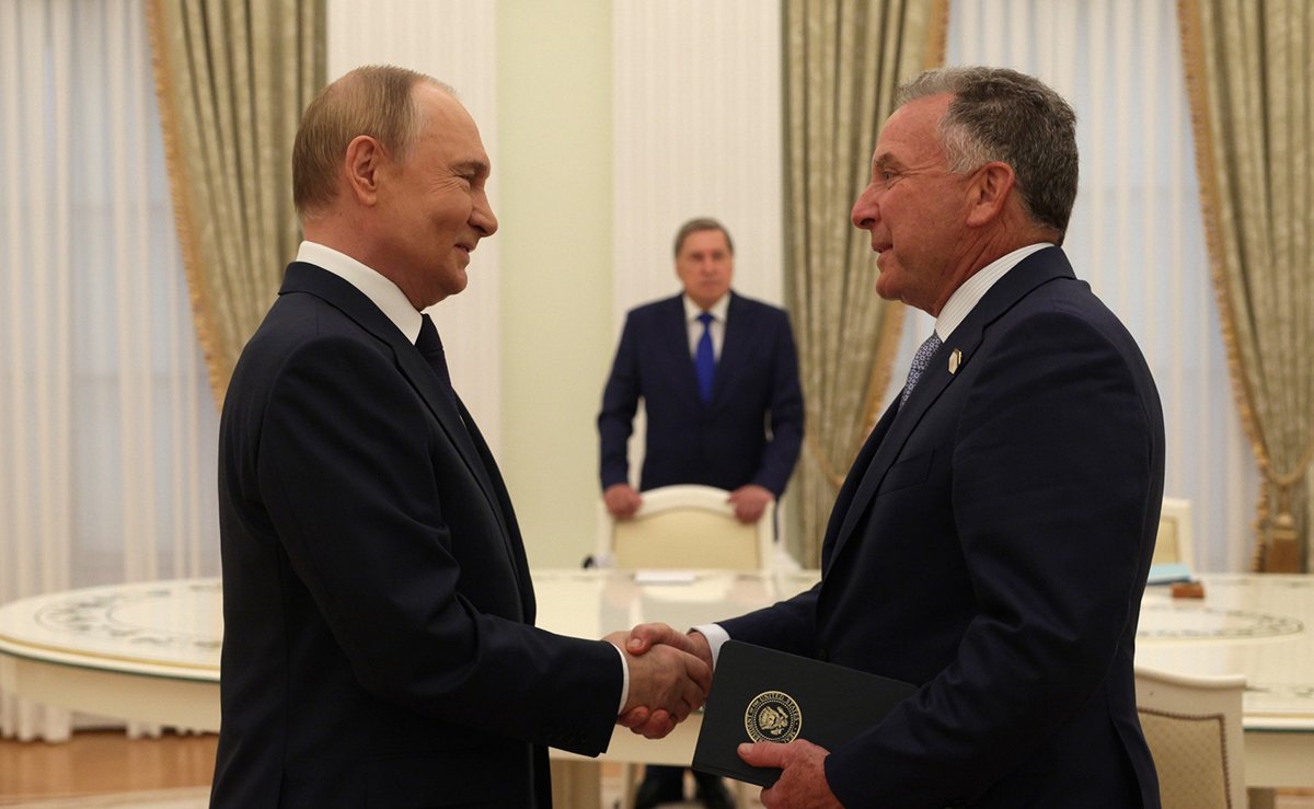 Владимир Путин встречается со спецпосланником Президента США Стивеном Уиткоффом, 6 июля 2025 года. Фото:  kremlin.ru