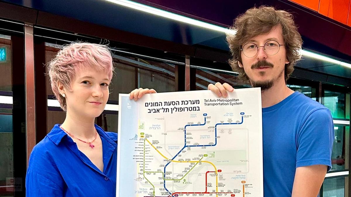 Двери открываются