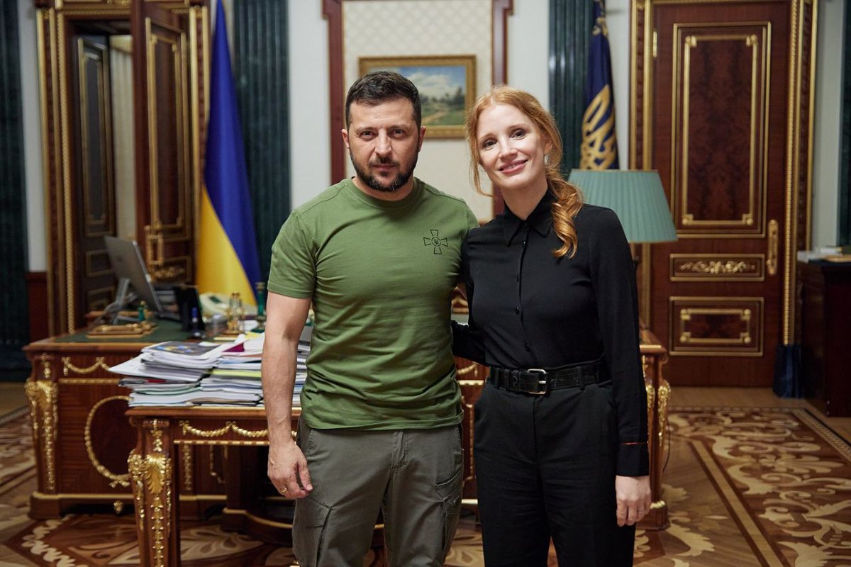 Джессика Честейн с Владимиром Зеленским в Киеве, 7 августа 2022 года. Фото:  телеграм-канал Зеленского