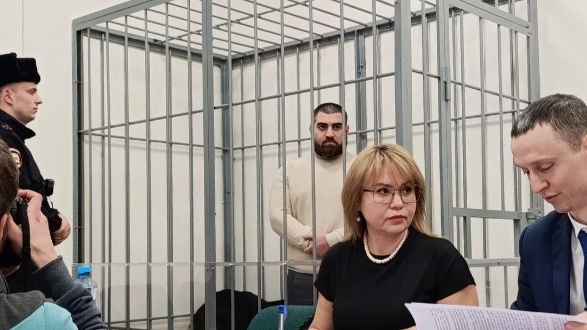 Блогеру-женоненавистнику Арсену Маркаряну дали 4,5 года колонии за то, что он назвал героя Великой Отечественной войны «долбо**ом»