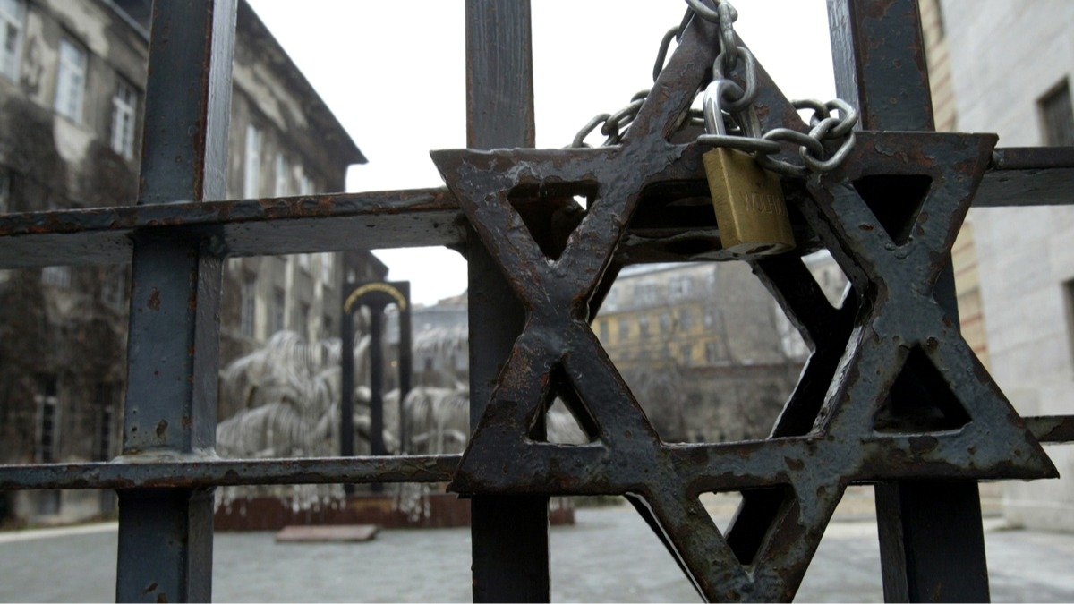 Когда открыть ворота концлагерей недостаточно